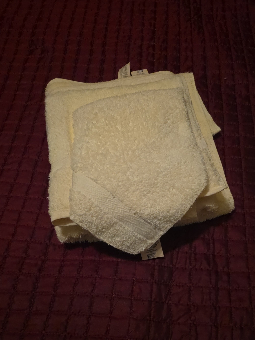 NWT Soft Creamy Yellow Bath Towel Set
